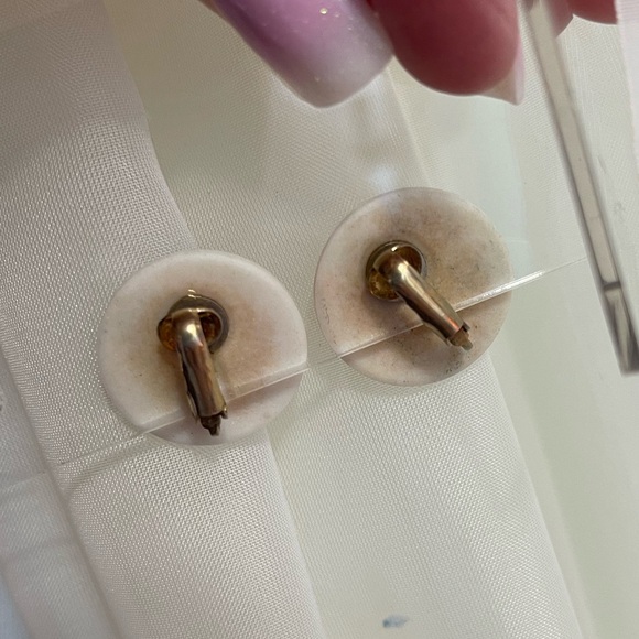 Vintage Floral Clip-On Earrings - Picture 6 of 6